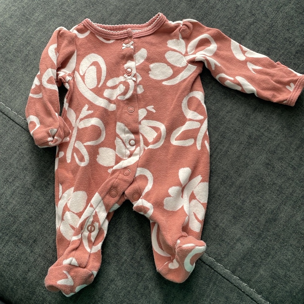 Carter’s newborn sleepers - Picture 2 of 3